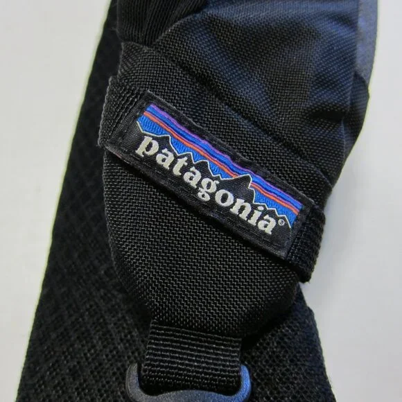 Patagonia 8L Atom Sling Bag Black/Silver with Adjustable Strap - Picture 6 of 9